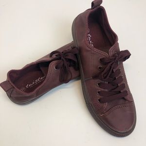 Twisted Sneakers in Burgundy Sz 10